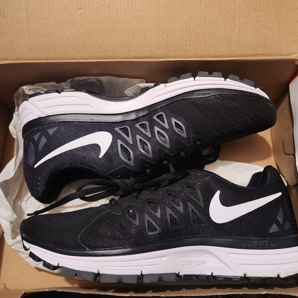 NEW W7.5 Nike Zoom Vomero 9 Team DISCONTINUED STYLE